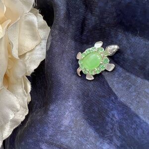 Silver turtle pendant green‎ rhinestones glass